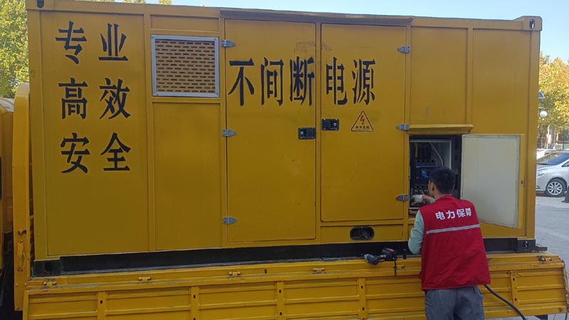 进贤柴油发电机组和UPS电源配合使用时，如何避免切换过程中的电力中断？